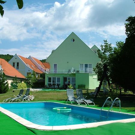 Zoldhaz Bio Panzio Hotel Gyenesdias Ngoại thất bức ảnh